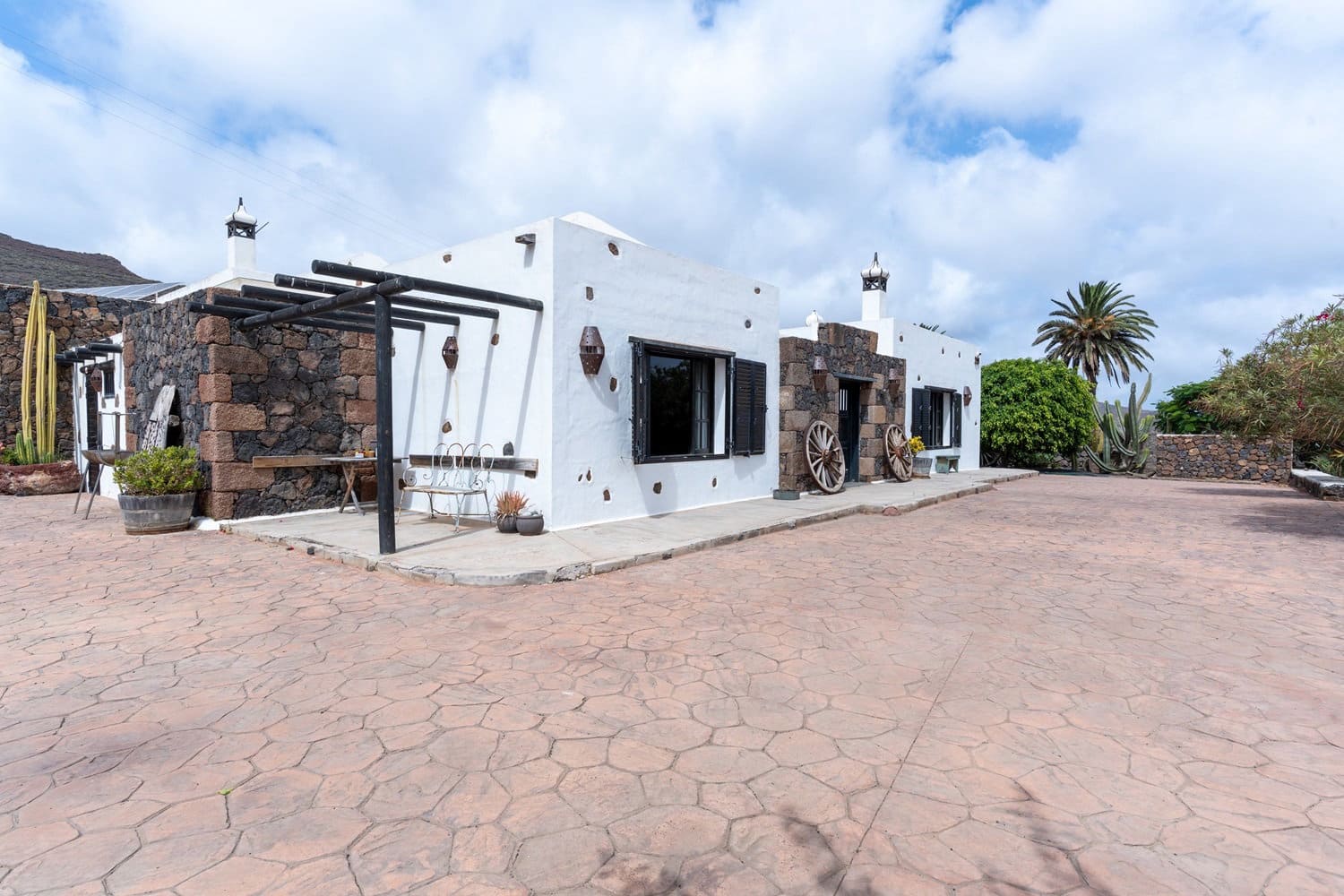 4 bedroom Finca/Country House for sale in Haria with garage - € 1,150,000 (Ref: 10124984)