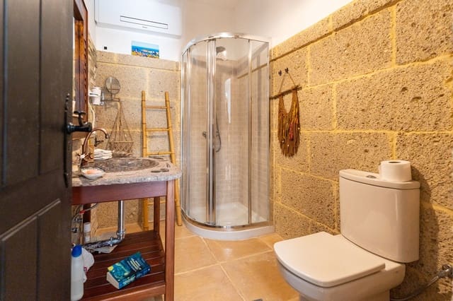 4 bedroom Finca/Country House for sale in Haría with garage - € 1,150,000 (Ref: 10124984)