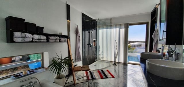 5 soverom Villa til salgs i Las Brenas, Yaiza med svømmebasseng garasje - € 1 299 000 (Ref: 5931713)