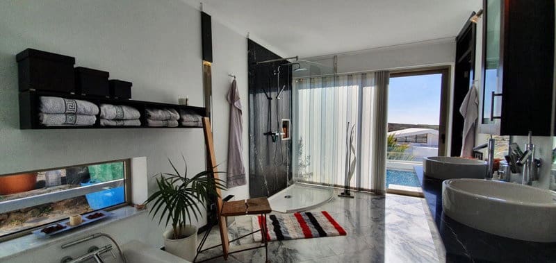 5 bedroom Villa for sale in Las Brenas with pool garage - € 1,299,000 (Ref: 5931713)