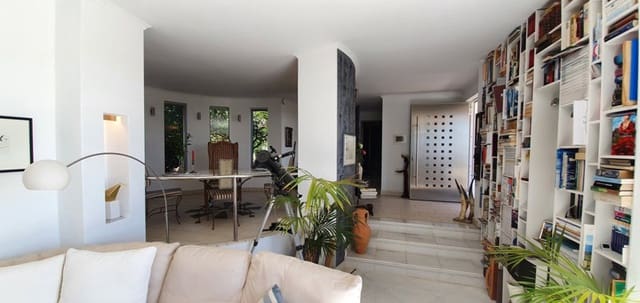 5 soverom Villa til salgs i Las Brenas, Yaiza med svømmebasseng garasje - € 1 299 000 (Ref: 5931713)