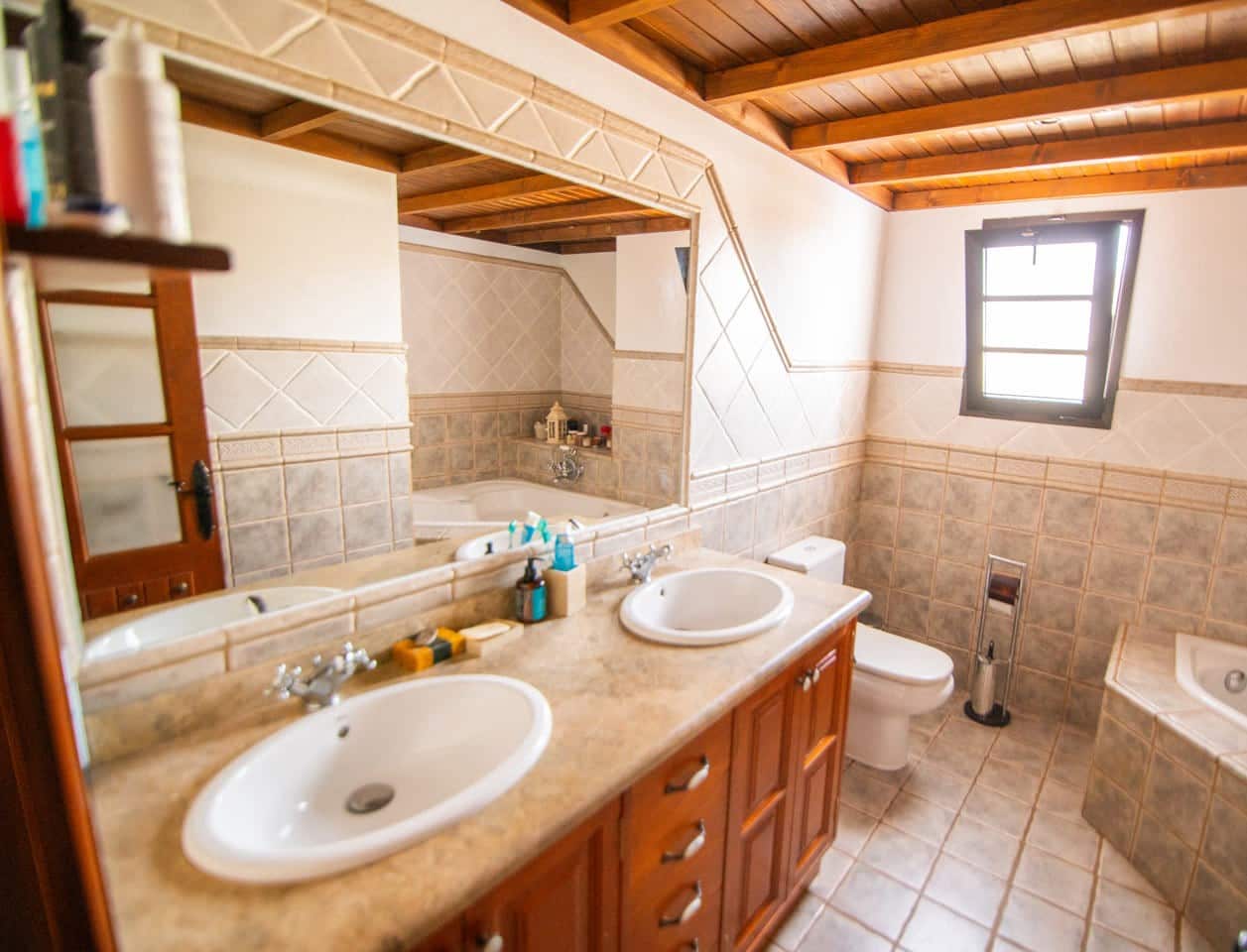 5 bedroom Villa for sale in Mala, Haría with garage € 495,000 (Ref