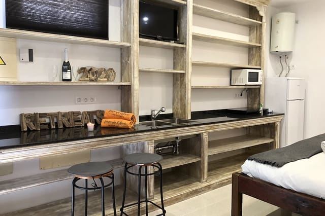 Comercial para venda em Costa Teguise, Teguise - 136 500 € (Ref: 8471204)