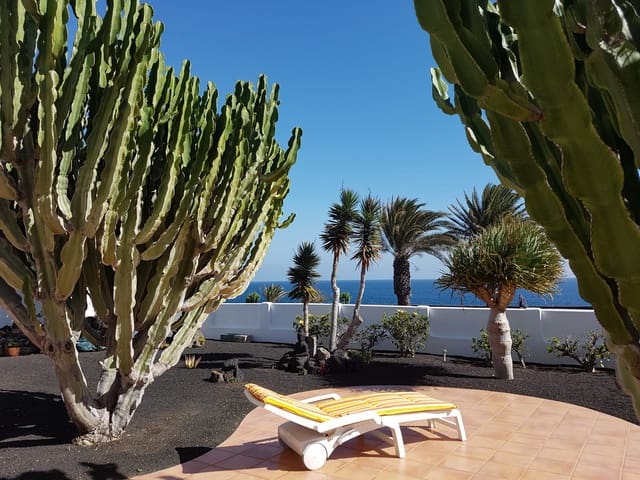 4 soveværelse Villa til salg i Costa Teguise, Teguise med garage - € 1.100.000 (Ref: 8913655)