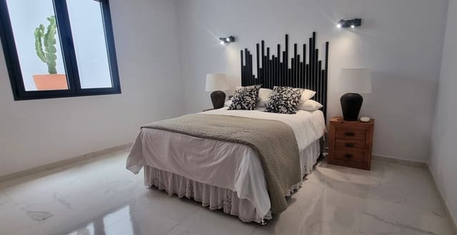 3 slaapkamer Villa te koop in Tabayesco, Haría met zwembad garage - € 650.000 (Ref: 9050373)