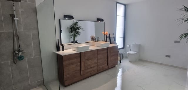 3 slaapkamer Villa te koop in Tabayesco, Haría met zwembad garage - € 650.000 (Ref: 9050373)