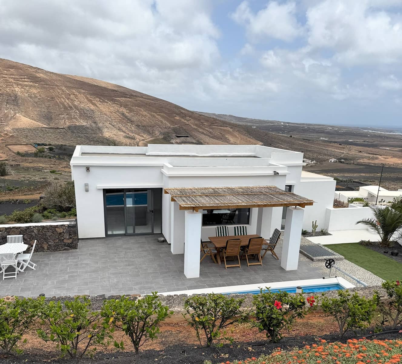 Chalet de 3 habitaciones en Tabayesco en venta con piscina garaje - 650.000 € (Ref: 9050373)