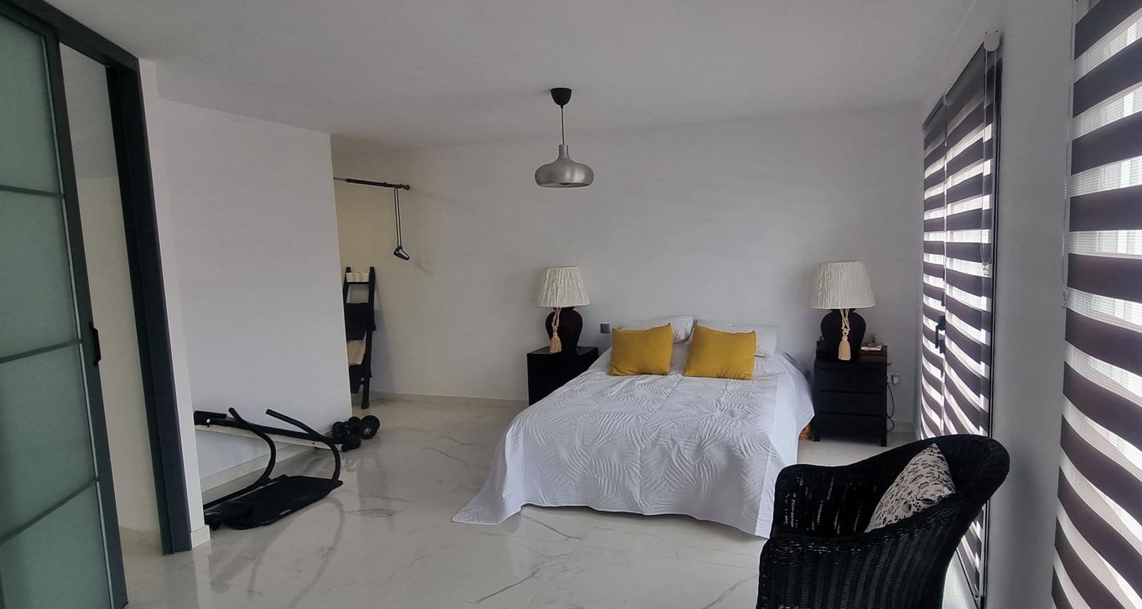 Chalet de 3 habitaciones en Tabayesco en venta con piscina garaje - 650.000 € (Ref: 9050373)