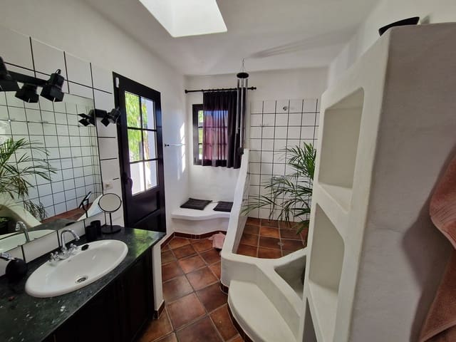 3 slaapkamer Villa te koop in Nazaret, Teguise met zwembad - € 625.000 (Ref: 9249142)