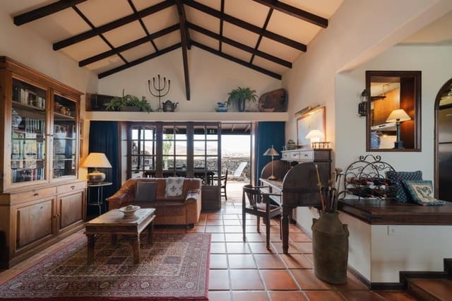 7 bedroom Finca/Country House for sale in Tahiche, Teguise with pool garage - € 1,690,000 (Ref: 9301777)