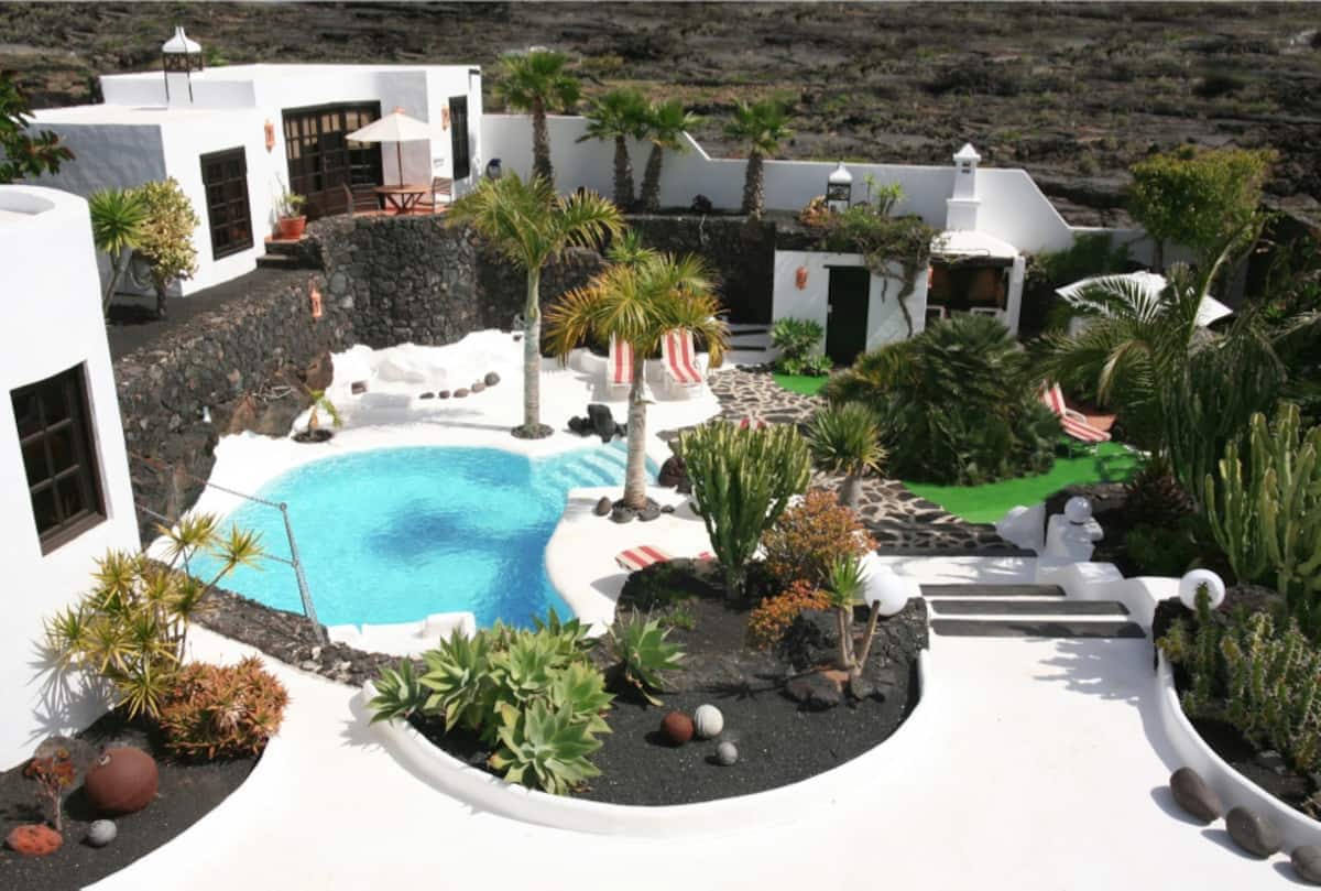 7 bedroom Finca/Country House for sale in Tahiche with pool garage - € 1,530,000 (Ref: 9301777)