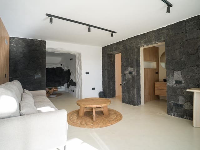 6 soverom Villa til salgs i Tahiche, Teguise med svømmebasseng garasje - € 2 400 000 (Ref: 9343576)