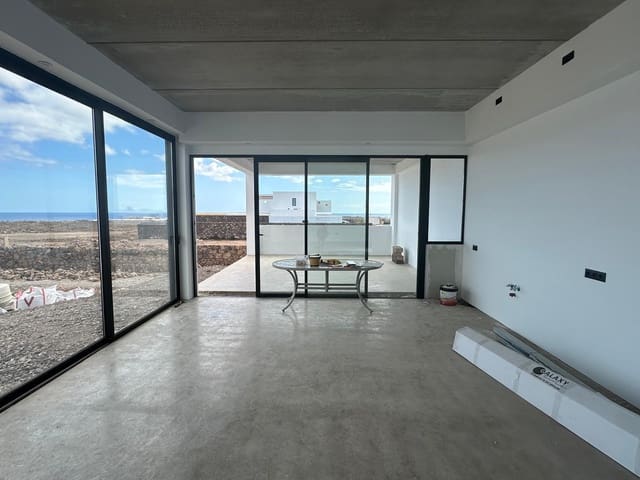4 soveværelse Villa til salg i Costa Teguise, Teguise med garage - € 875.000 (Ref: 9345476)