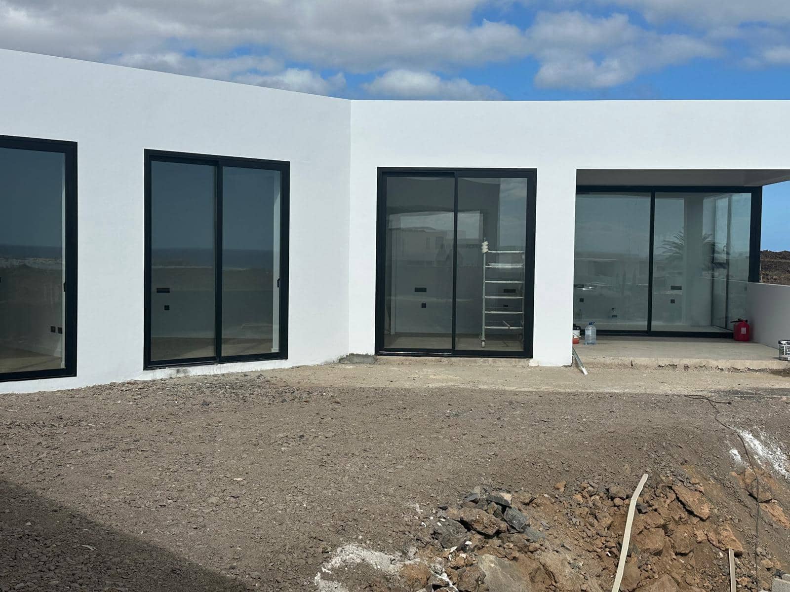 4 soveværelse Villa til salg i Costa Teguise med garage - € 875.000 (Ref: 9345476)