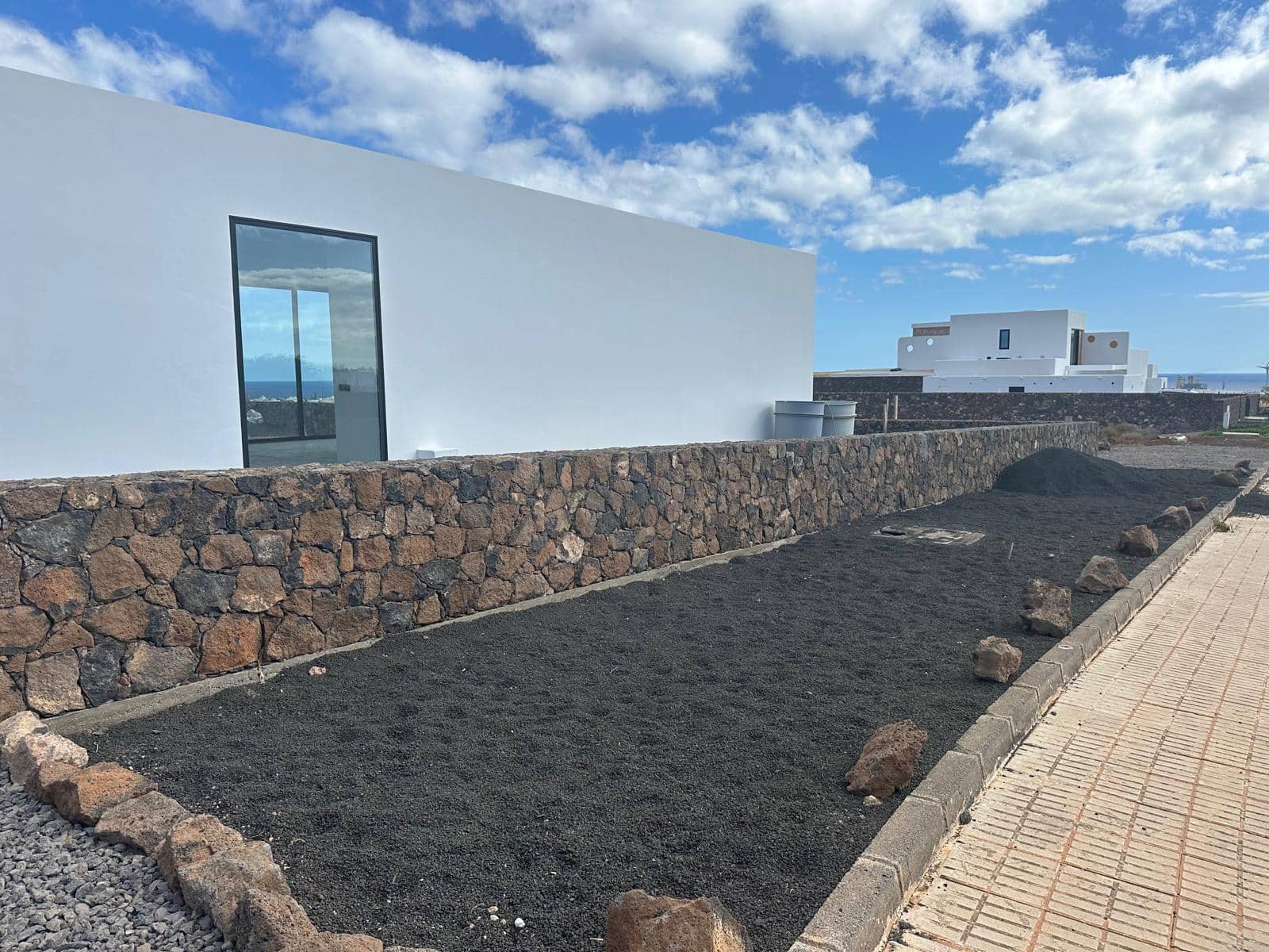 4 soveværelse Villa til salg i Costa Teguise med garage - € 875.000 (Ref: 9345476)