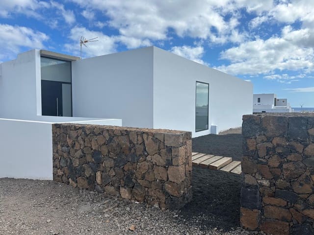 4 soveværelse Villa til salg i Costa Teguise, Teguise med garage - € 875.000 (Ref: 9345476)