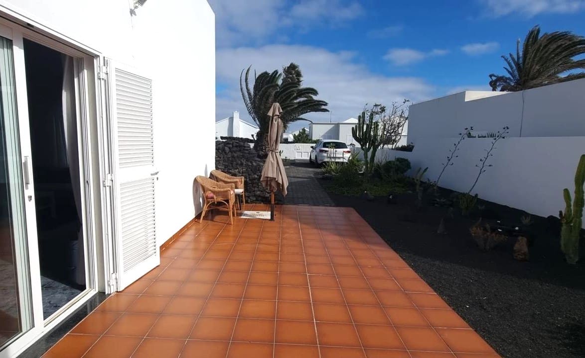 2 bedroom Apartment for sale in Charco del Palo with garage - € 475,000 (Ref: 9653161)