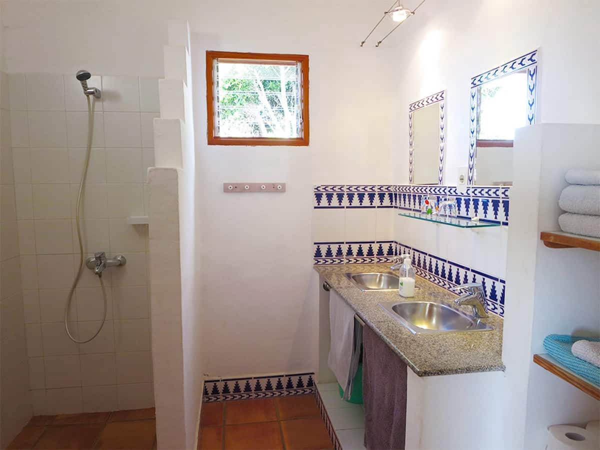 5 bedroom Finca/Country House for sale in Mala with garage - € 630,000 (Ref: 9696863)