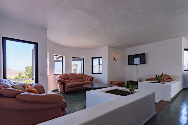 5 soverom Villa til salgs i Nazaret, Teguise med svømmebasseng garasje - € 595 000 (Ref: 9861171)