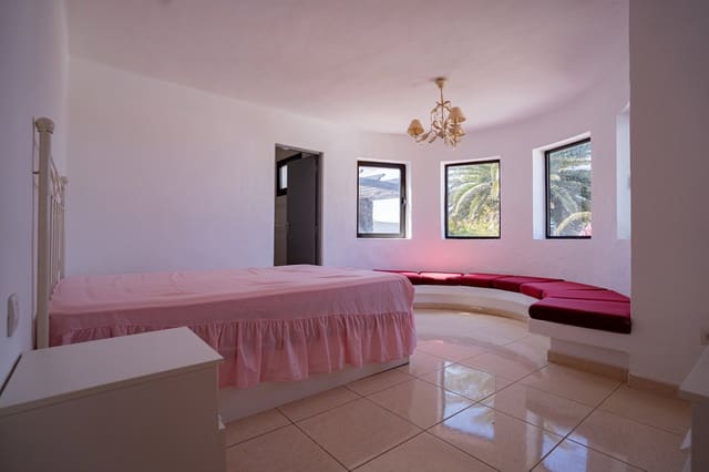 5 soverom Villa til salgs i Nazaret, Teguise med svømmebasseng garasje - € 595 000 (Ref: 9861171)