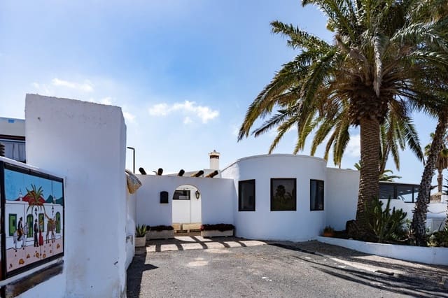 5 soverom Villa til salgs i Nazaret, Teguise med svømmebasseng garasje - € 595 000 (Ref: 9861171)