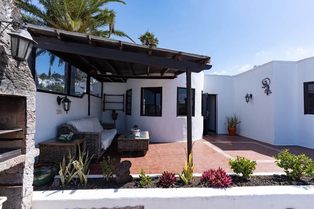 5 soverom Villa til salgs i Nazaret, Teguise med svømmebasseng garasje - € 595 000 (Ref: 9861171)