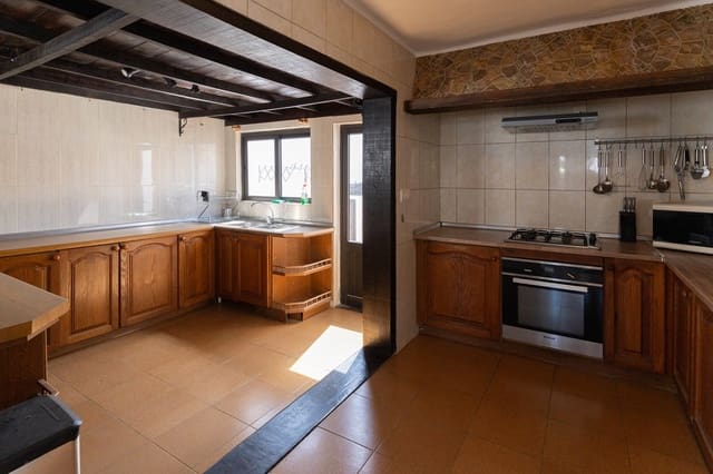 5 soverom Villa til salgs i Nazaret, Teguise med svømmebasseng garasje - € 595 000 (Ref: 9861171)