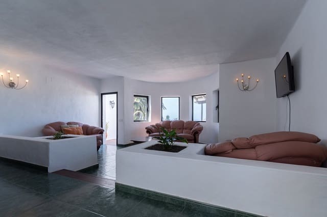 5 soverom Villa til salgs i Nazaret, Teguise med svømmebasseng garasje - € 595 000 (Ref: 9861171)