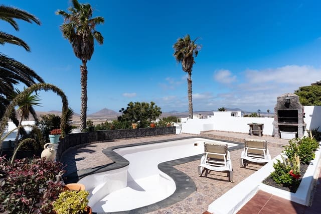 5 soverom Villa til salgs i Nazaret, Teguise med svømmebasseng garasje - € 595 000 (Ref: 9861171)