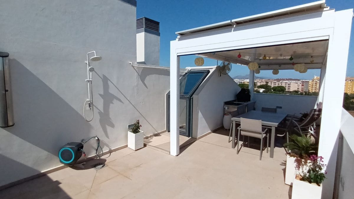 4 sovrum Takvåning till salu i Denia med pool - 455 000 € (Ref: 9325828)