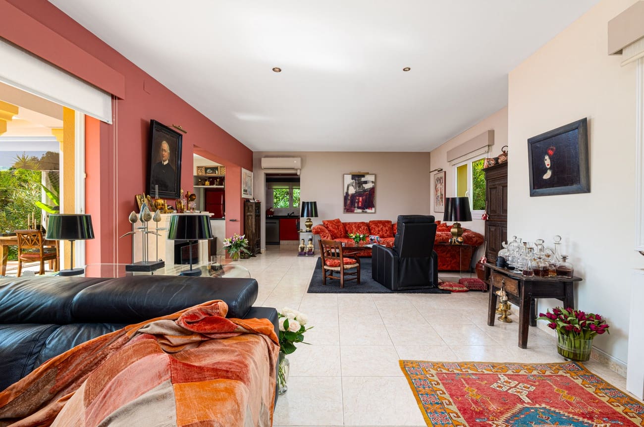 4 bedroom Villa for sale in Altea with pool - € 800,000 (Ref: 9345784)