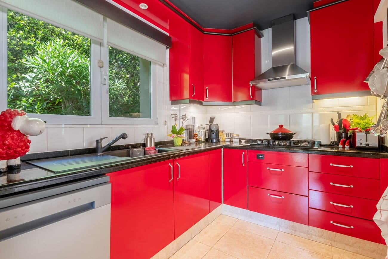 4 bedroom Villa for sale in Altea with pool - € 800,000 (Ref: 9345784)