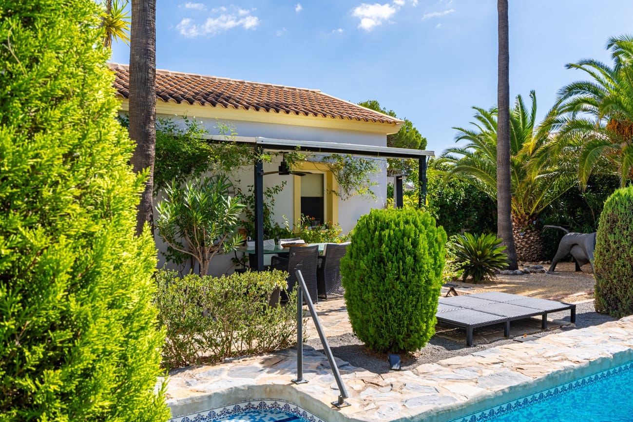 4 bedroom Villa for sale in Altea with pool - € 800,000 (Ref: 9345784)