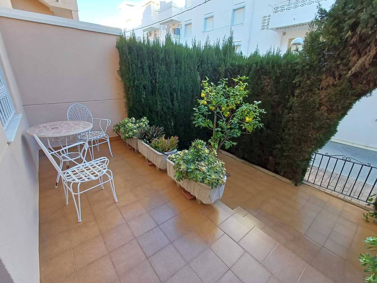 2 soverom Leilighet til salgs i Denia med svømmebasseng garasje - € 345 000 (Ref: 9932108)