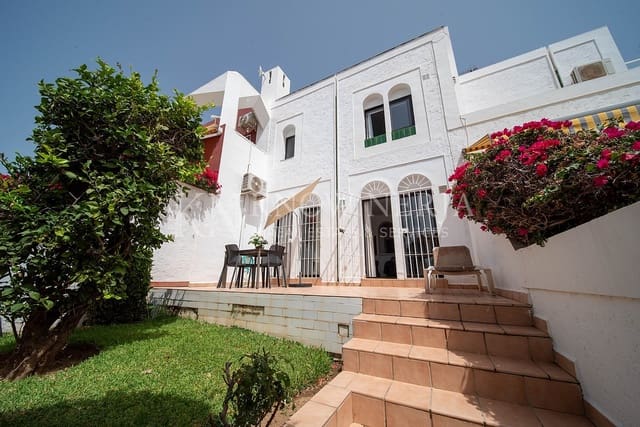 3 sovrum Villa till salu i Centro, Nerja med pool - 390 000 € (Ref: 9207210)