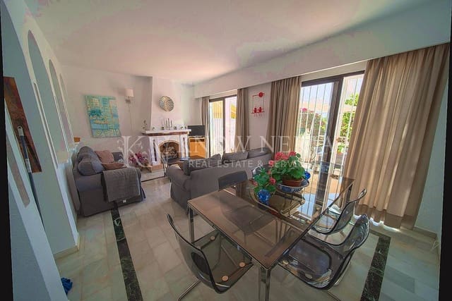 3 sovrum Villa till salu i Centro, Nerja med pool - 390 000 € (Ref: 9207210)