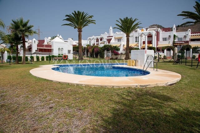 3 sovrum Villa till salu i Centro, Nerja med pool - 390 000 € (Ref: 9207210)