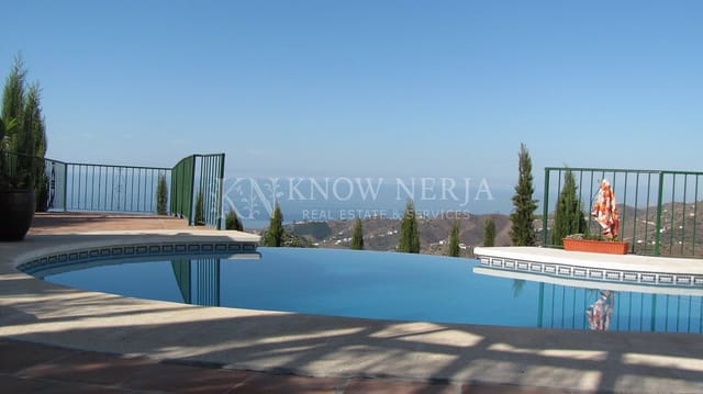 4 soveværelse Villa til salg i Torrox Pueblo, Torrox med swimmingpool - € 850.000 (Ref: 9379872)