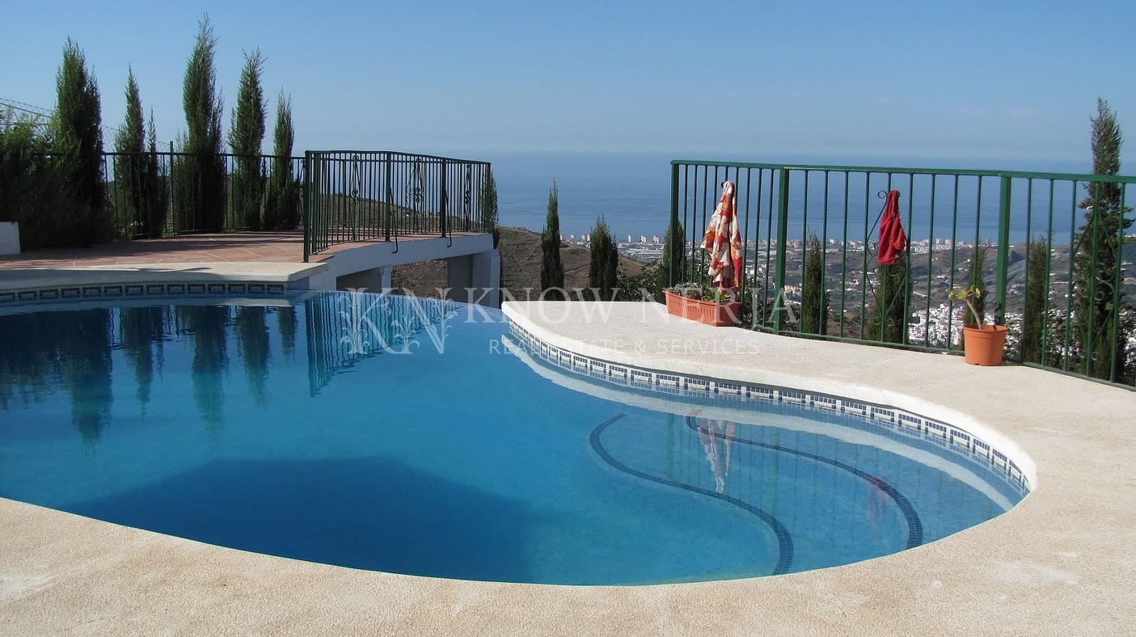 4 sovrum Villa till salu i Torrox med pool - 850 000 € (Ref: 9379872)