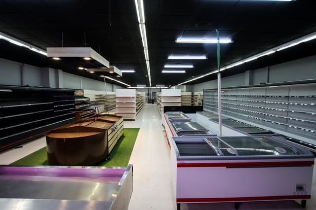 Commercial for sale in Puebla de la Calzada - € 350,000 (Ref: 9194676)