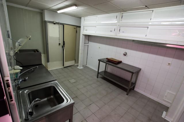 Commercial for sale in Puebla de la Calzada - € 350,000 (Ref: 9194676)