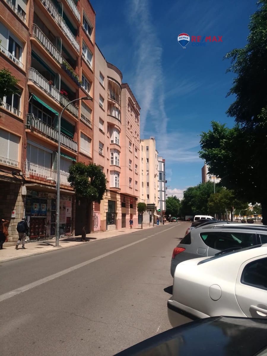 Erhverv til salg i Badajoz by - € 439.000 (Ref: 9194678)