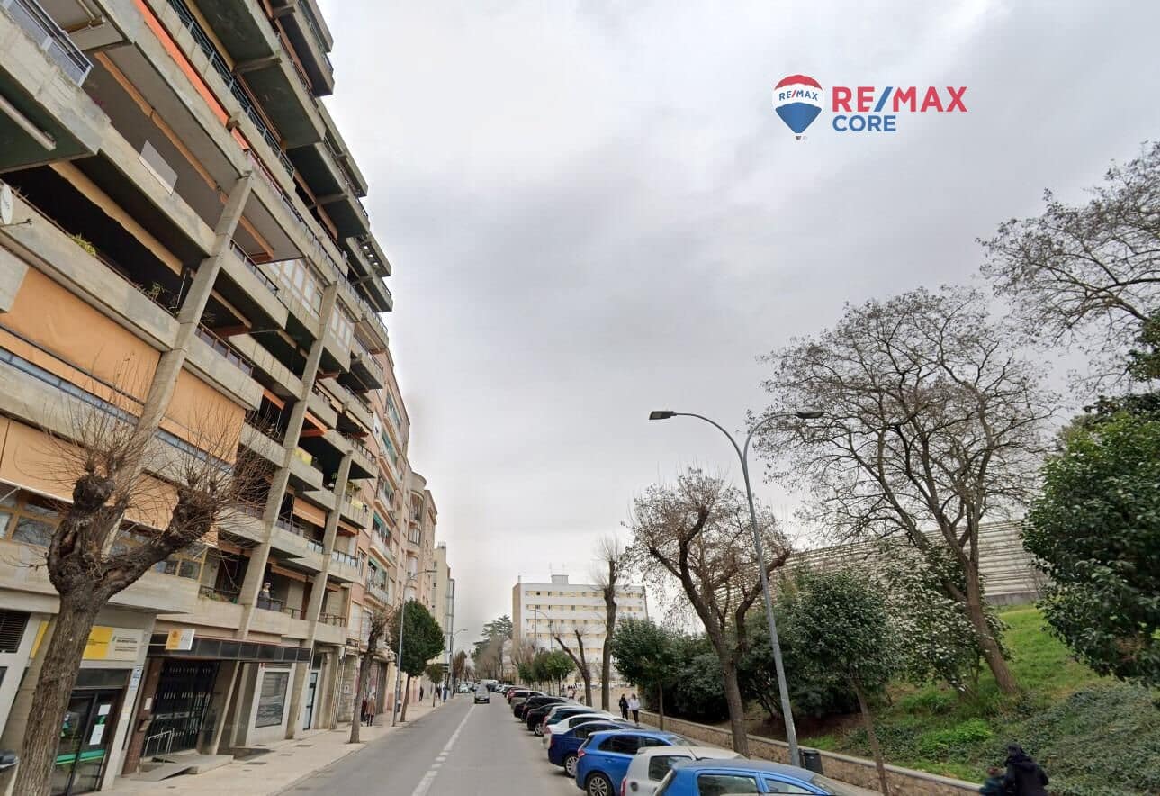 Erhverv til salg i Badajoz by - € 439.000 (Ref: 9194678)