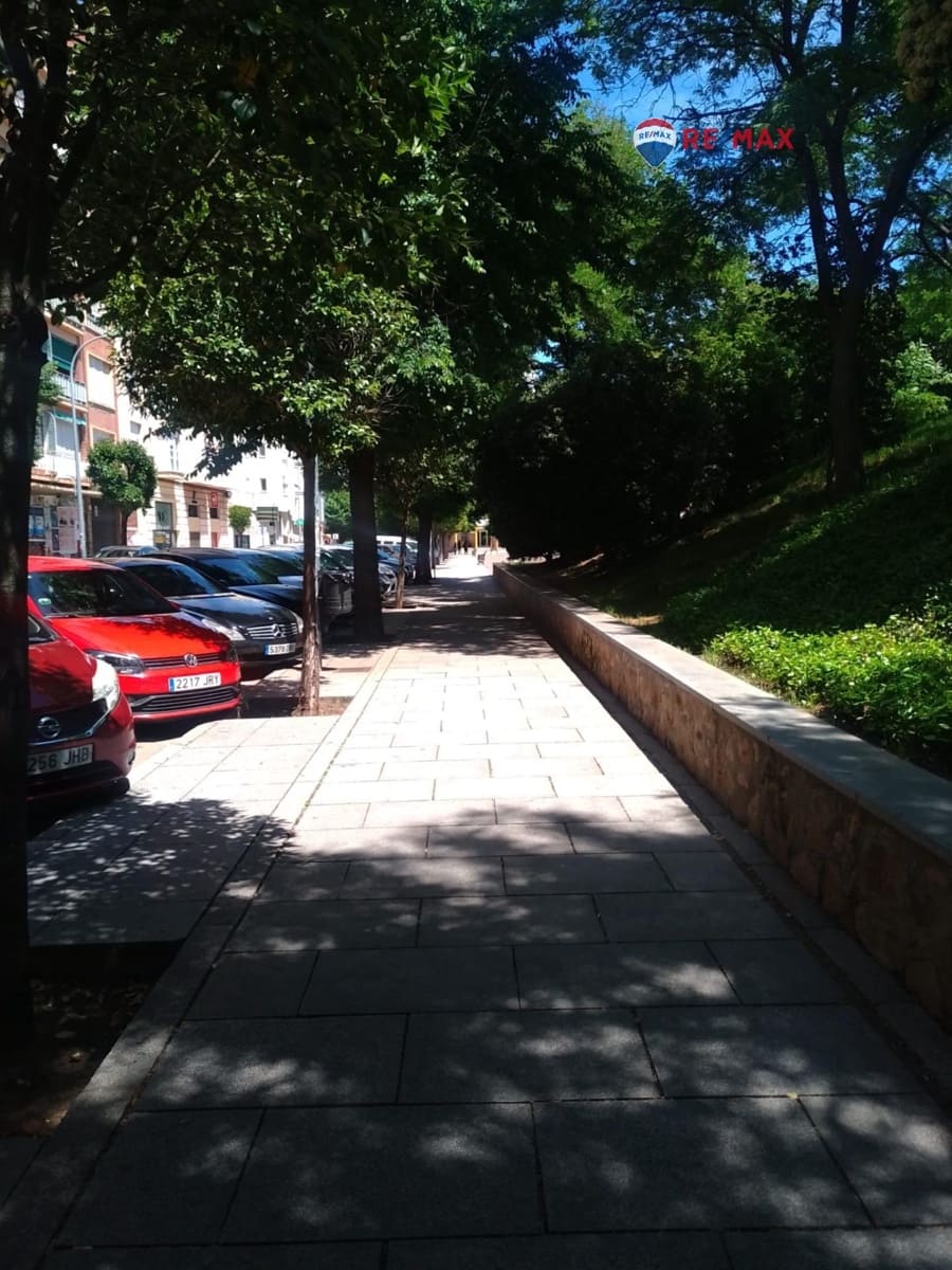 Erhverv til salg i Badajoz by - € 439.000 (Ref: 9194678)