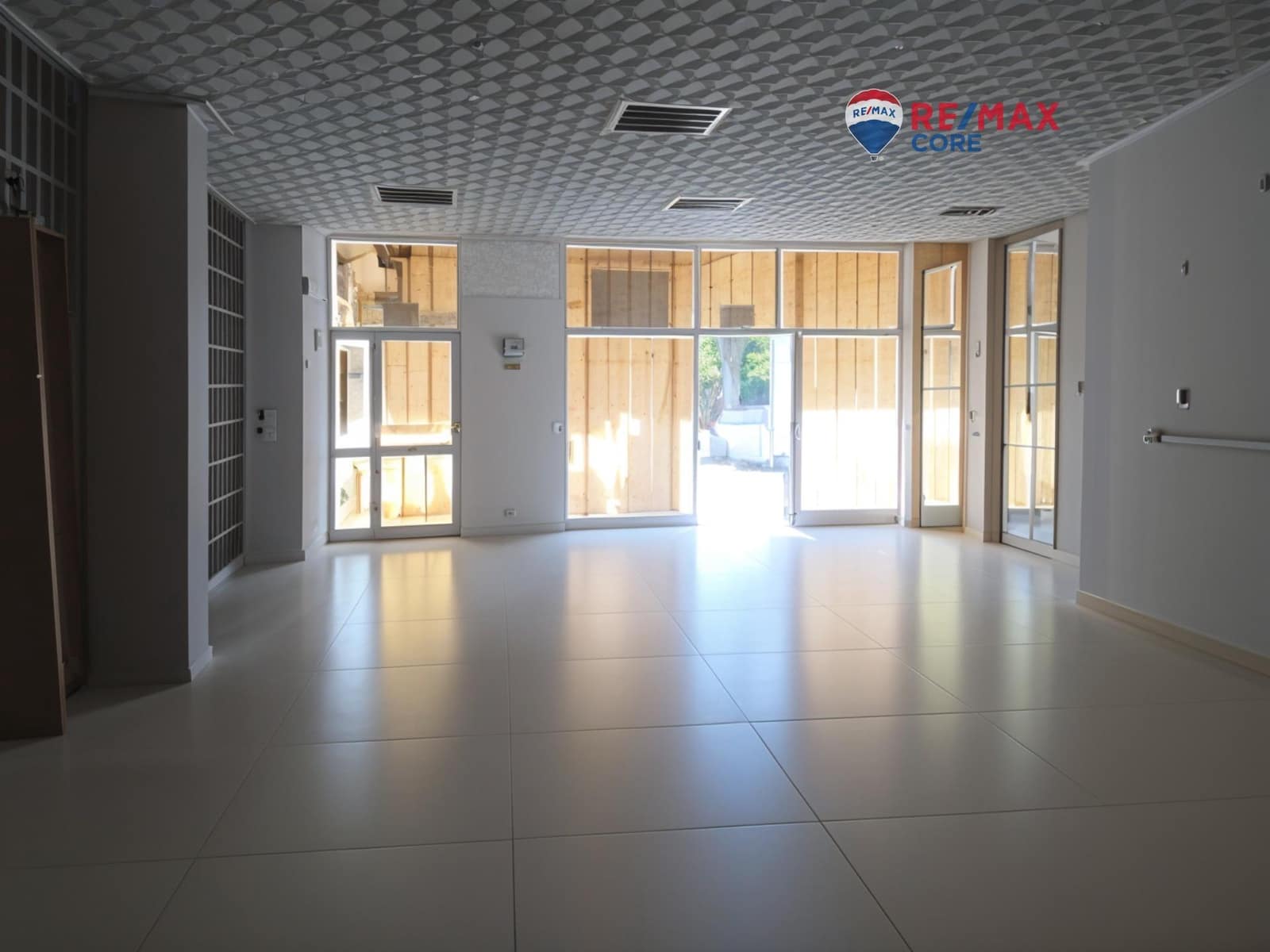 Erhverv til salg i Badajoz by - € 439.000 (Ref: 9194678)