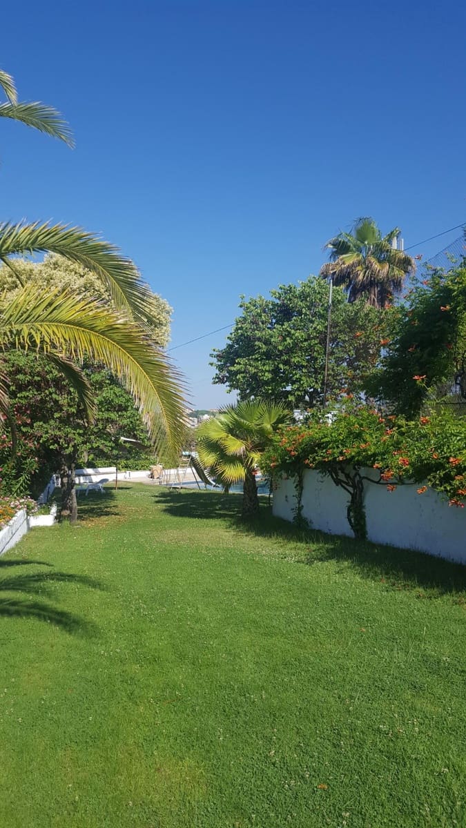 6 soveværelse Finca/Landehus til salg i Plasencia med swimmingpool garage - € 1.350.000 (Ref: 9194688)