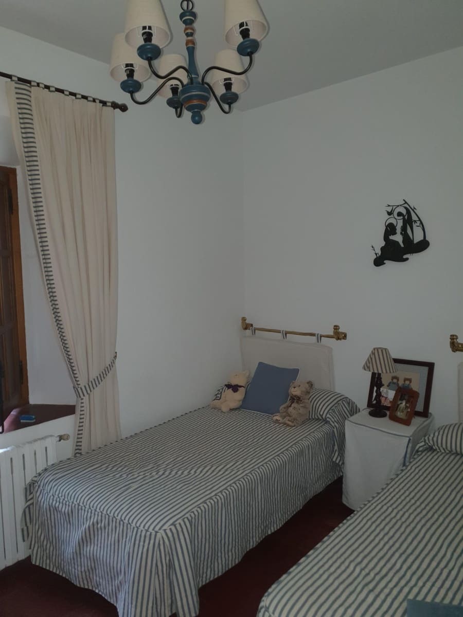 6 soveværelse Finca/Landehus til salg i Plasencia med swimmingpool garage - € 1.350.000 (Ref: 9194688)