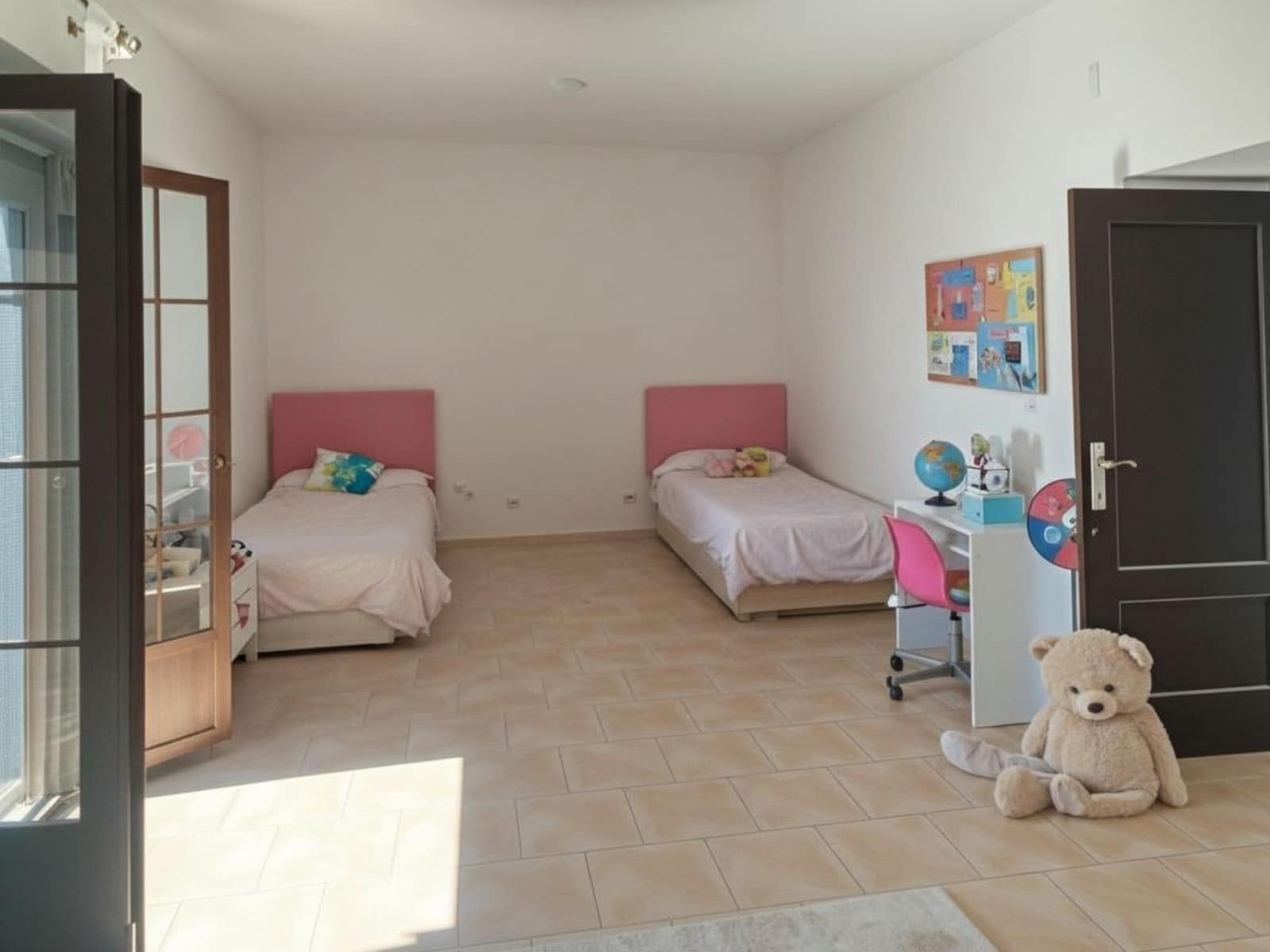 5 soveværelse Lejlighed til salg i Villar del Rey med swimmingpool garage - € 360.000 (Ref: 9243416)