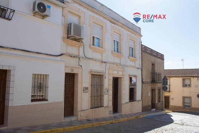 6 bedroom Townhouse for sale in Villar del Rey with garage - € 130,000 (Ref: 9303533)