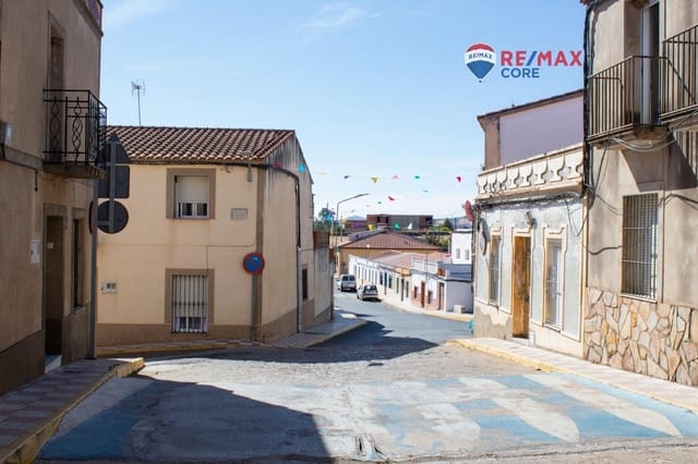 6 bedroom Townhouse for sale in Villar del Rey with garage - € 130,000 (Ref: 9303533)